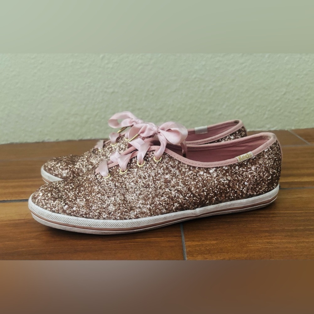 Keds for Kate Spade New York
Pink & Gold Glitter Ribbon Laces Sneakers Size: 7.5